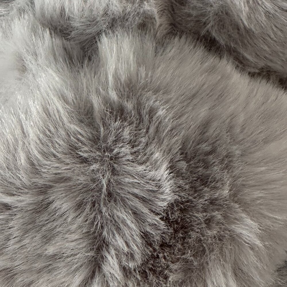LC Lauren Conrad Womens Size Small 6-7 Light Grey Gray Fuzzy Furry Slippers NWOT - Picture 4 of 7